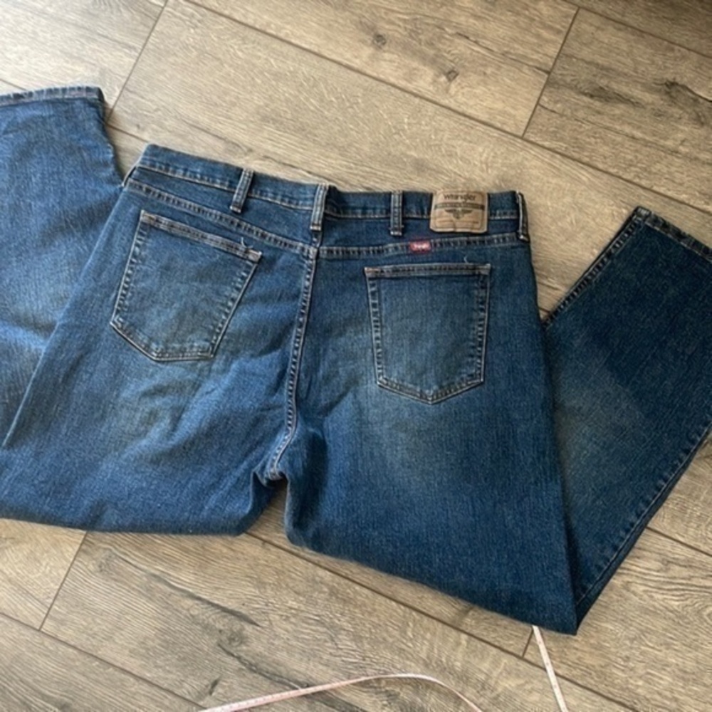 Wrangler jeans relax fit 40 x 29 Mens bluejeans Outdoor athleisure denim